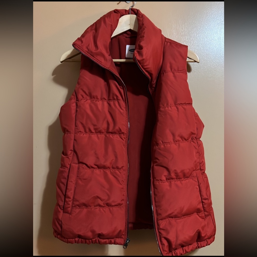 Old Navy Puffer Vest size small